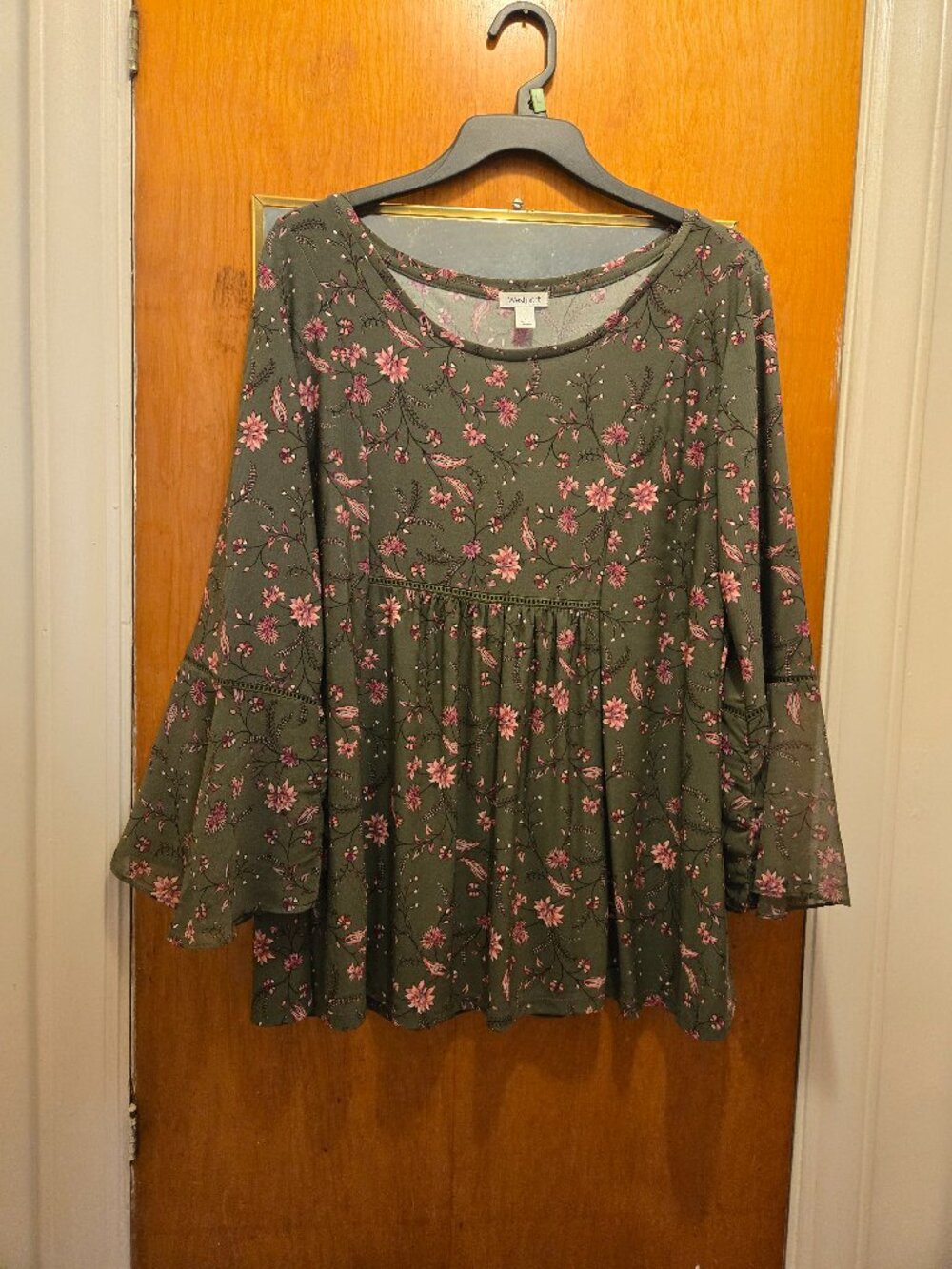 Green/Pink Top with Bell Sleeves L
